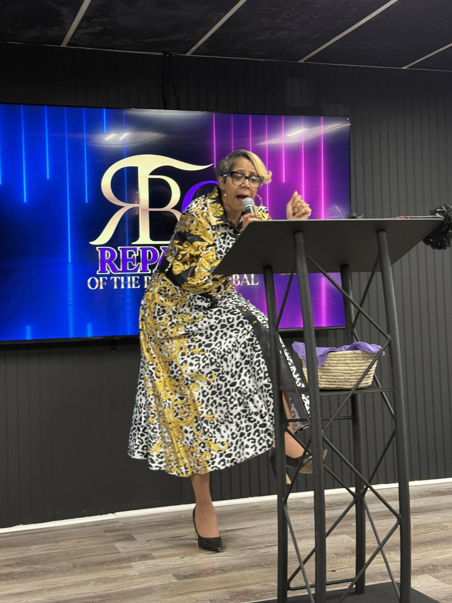 Worship service moment